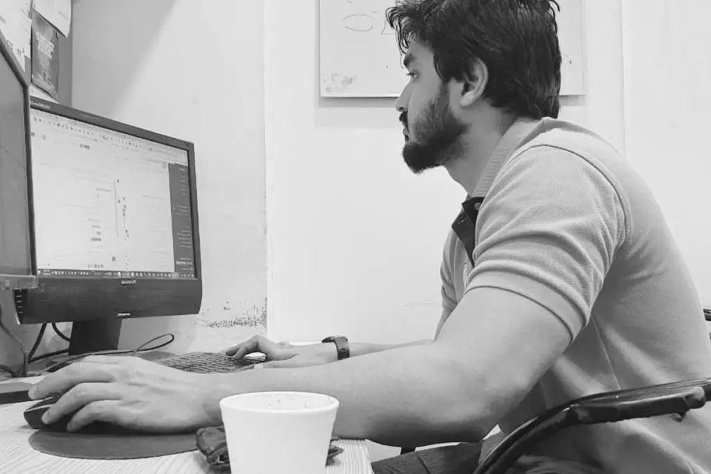 Areesh Ishtiaq working on SEO strategy